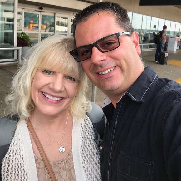 Meet your Poshers, Melinda & Sal - Picture 1 of 1